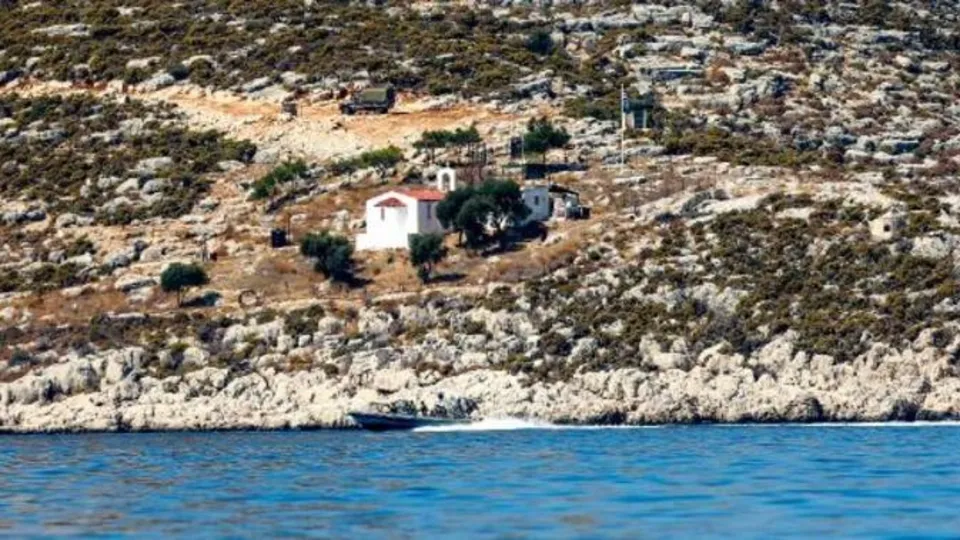 Yunan provokasyonu! Meis Adası'nda iki zodyak botta silahlı devriye