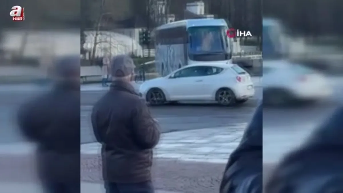 İtalya'da geri manevra yapan otobüs nehre düştü: 1 ölü