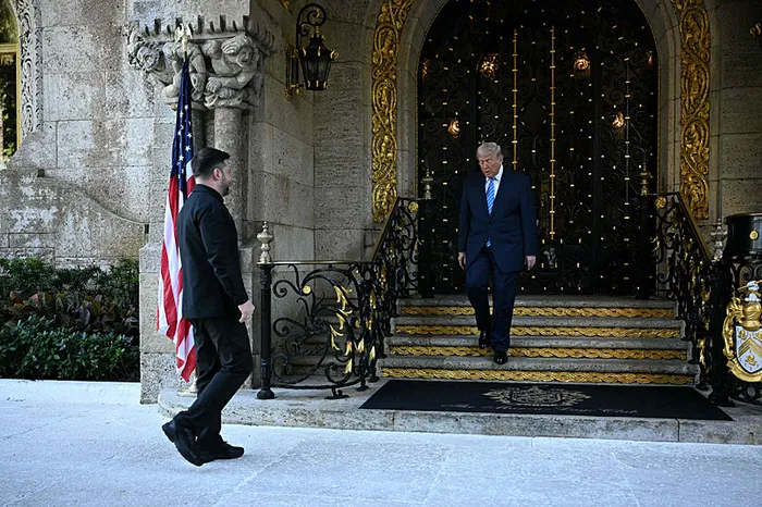 rusya-ukrayna-savasi-bitecek-mi-trump-zelenskiy-bir-arada-final-asamasindayiz-1766947569766.jpg (AFP)