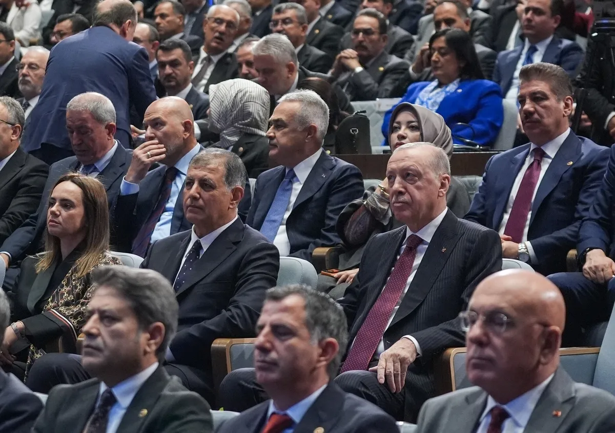 cemil-tugay-ak-partiye-katildi-izmirde-fragman-gosterme-firsati-1791372949284.jpeg Cemil Tugay’ın AK Parti’ye katılımı sonrası dikkat çeken İzmir mesajı! “İzmirliye fragman gösterme fırsatı” - 6