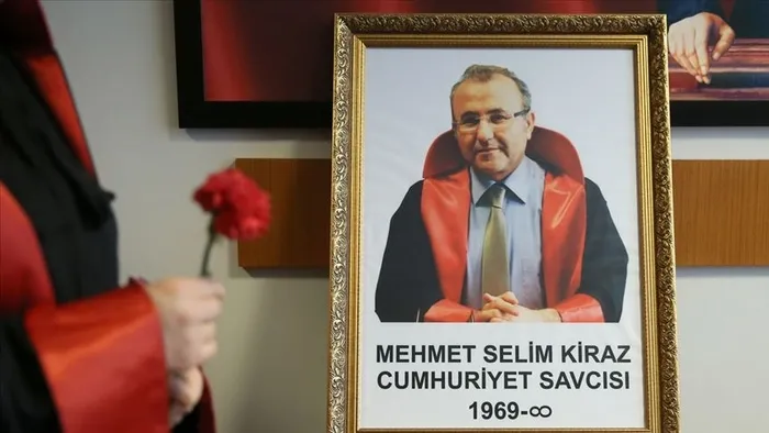 Ahmet Şık, Fahrettin Altun’un şehit savcı Selim Kiraz’ı andığı paylaşımdan şikayetçi olmuştu! Başsavcılıktan flaş karar - 4