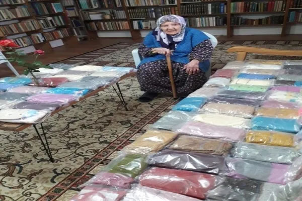 Zeliha nineden soğukta görev yapan askerlere çorap - 1