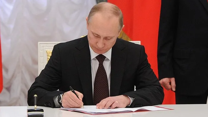 son-dakika-rus-lider-putinden-vatandaslik-hamlesi-1657571873064.jpg Son dakika: Rus lider Putin'den "vatandaşlık" hamlesi - 2