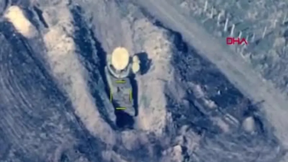 Azerbaycan Ermenistan’a ait uçaksavar füze sistemlerini imha etti