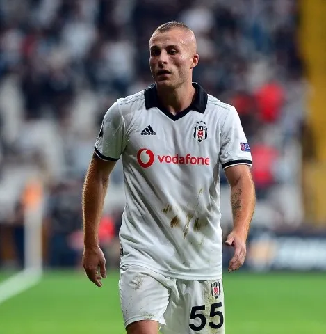 Beşiktaş'ta kadroya giremeyen Gökhan Töre Galatasaray'a mı transfer oluyor? - 3