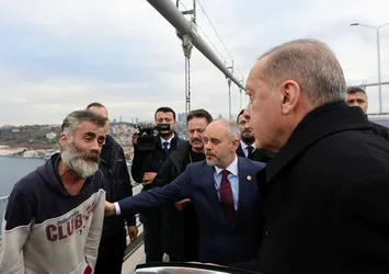 Başkan Erdoğan 15 Temmuz Köprüsü'nde konvoyunu durdurdu vatandaşın intihar girişimini engelledi! İşte o kareler...