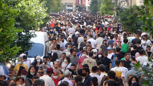 Türkiye'nin yeni nüfusu açıklandı! Hanehalkının 60'ı kendi evinde oturuyor! En popüler isimler Yusuf ve Zeynep oldu - 4
