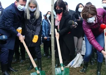 CHP yine HDP'yi yalnız bırakmadı! Ekrem İmamoğlu Pervin Buldan'ı arayıp 'kapatma davası' hakkında destek verdi