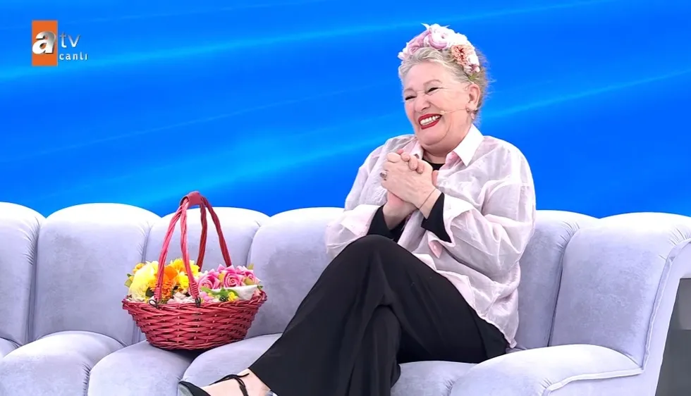 hidirellez-surprizi-suzan-kardesten-muge-anliya-ozel-hediye-1777449161967.jpg Hıdırellez sürprizi! Suzan Kardeş’ten Müge Anlı’ya özel hediye - 2