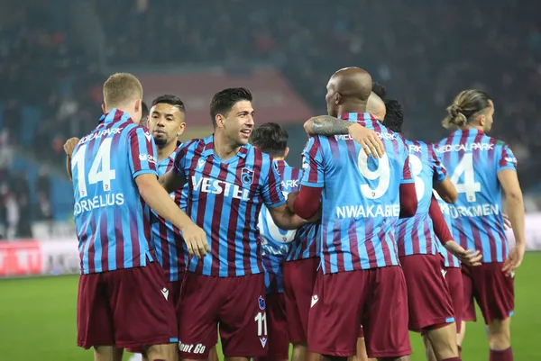 trabzonspor-sampiyonluga-yuruyor-trabzonspor-1-0-yeni-malatyaspor-mac-sonucu-ozet-1641582013818.jpg Trabzonspor şampiyonluğa yürüyor! Trabzonspor 1-0 Yeni Malatyaspor (MAÇ SONUCU-ÖZET) - 2