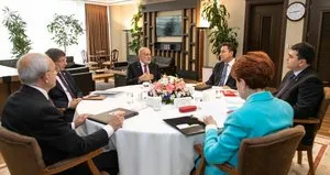 Adaylığını belediye başkanlarına bildirdi
