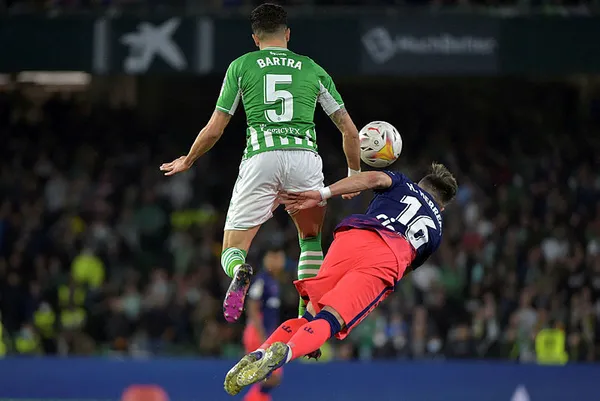 Son dakika: Marc Bartra Trabzonspor için Türkiye’ye geliyor