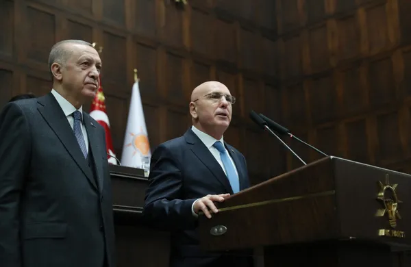 Son dakika: İYİ Parti’den istifa eden Balıkesir Milletvekili İsmail Ok AK Parti'ye katıldı! Rozetini Başkan Erdoğan taktı - 1