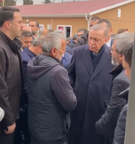 CHP’nin depremzedelere konteyner verme şartı: CHP veya HDP’ye üye olun kartınızla gelin | Depremzede vatandaş Başkan Erdoğan’a anlattı