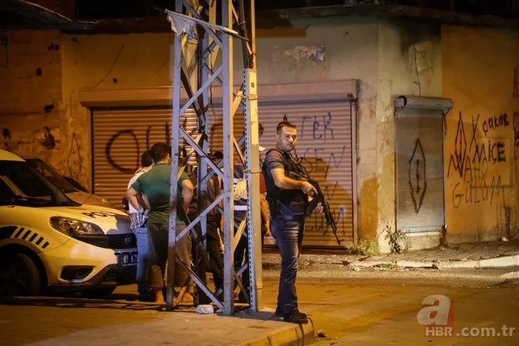 Adana’da polis uygulamasında ele geçirilen beyzbol sopasındaki yazı şaşırttı