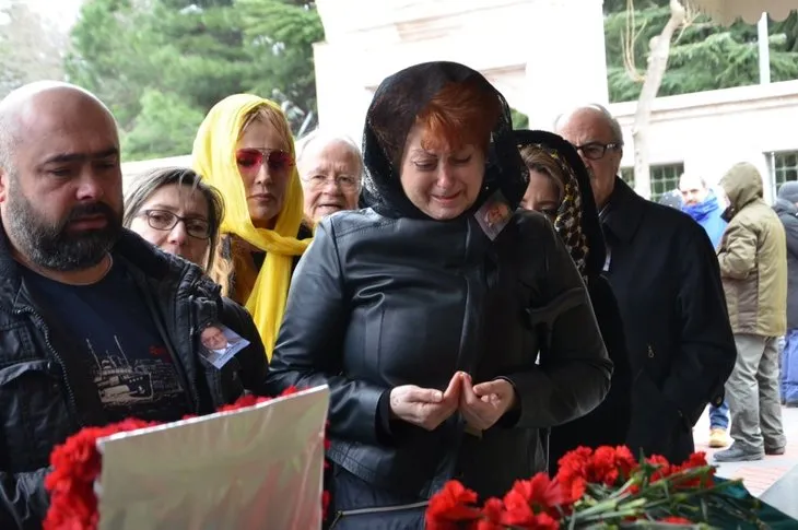 Usta oyuncu Erdoğan Sıcak son yolculuğuna uğurlandı! Usta isme cenazede büyük vefasızlık