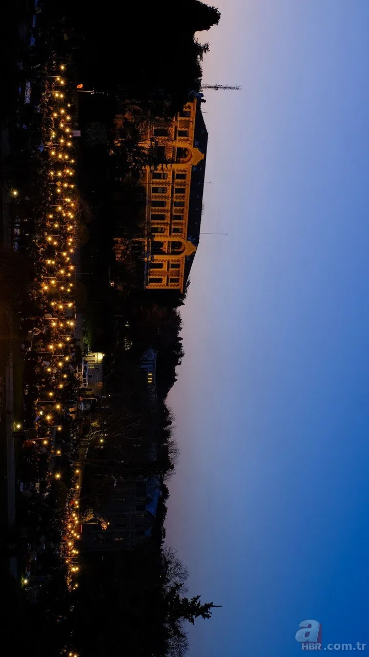 Boğaziçi Üniversitesi'nde iftar programı! Binlerce öğrenci yan yana saf tutup namaz kıldı 6