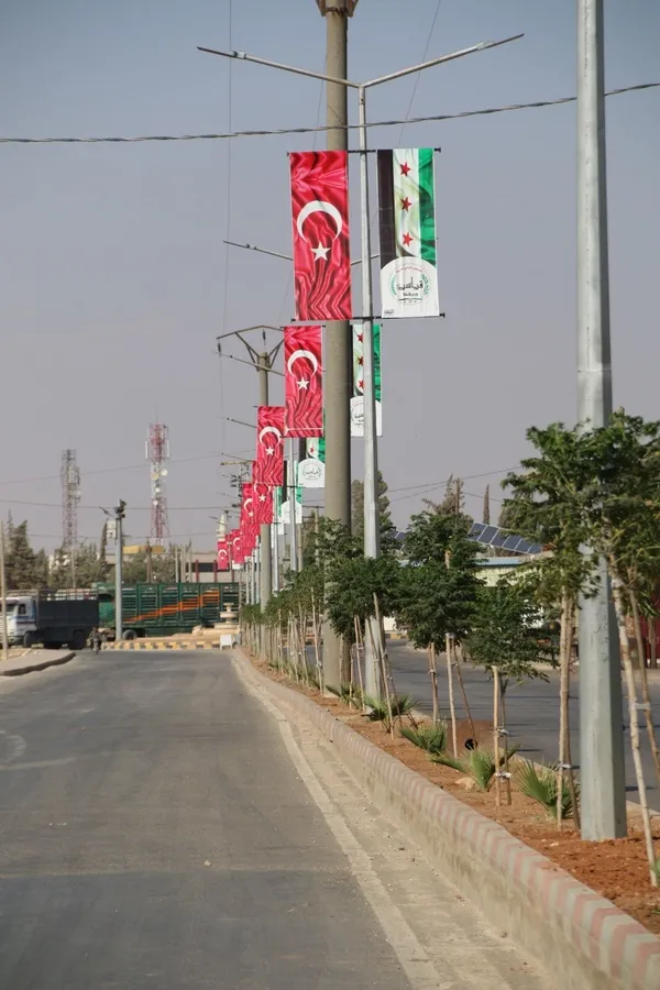 Suriye halkı Türkiye’nin yanında! Türk bayraklarıyla destek yürüyüşü düzenlendi