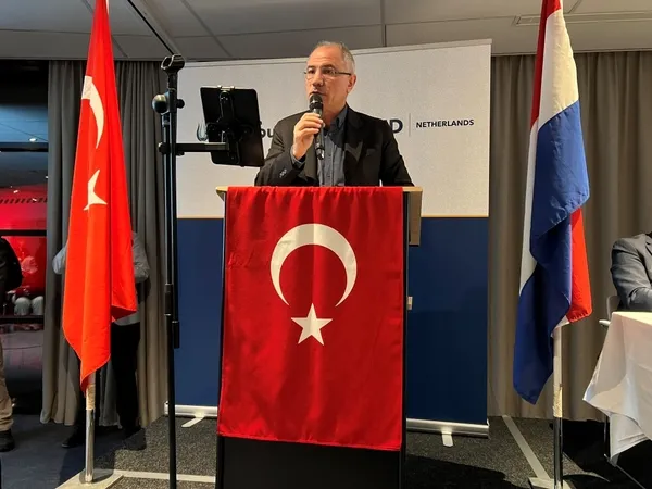 Başkan Erdoğan Hollanda’daki Türklere telefonla hitap etti: 14 Mayıs’ta dünyaya çok önemli mesajlar vereceksiniz