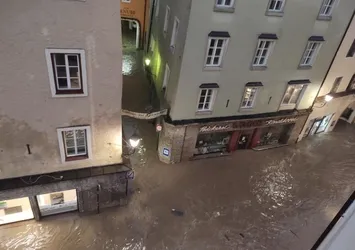 Avusturya’da afet: Kasaba sele teslim oldu