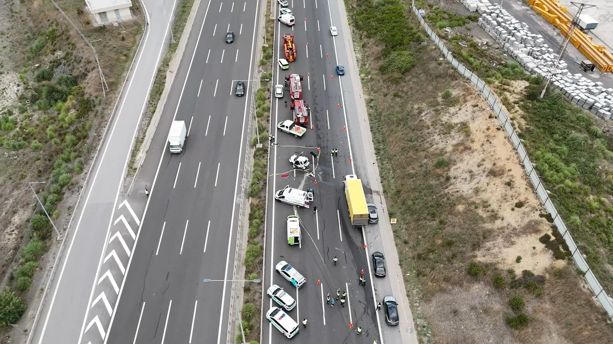 Kuzey Marmara Otoyolu'nda feci kaza! Kamyon ile otomobil çarpıştı: 1'i çocuk 3 ölü, 5 yaralı - 1