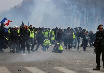 Avrupa Fransa'daki polis vahşetini izliyor