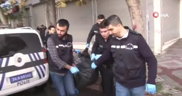 zeytinburnunda-vahset-kocasini-uyurken-baltayla-olduren-kadindan-pes-dedirten-savunma-1638885065095.jpg Zeytinburnu’nda vahşet! Kocasını uyurken baltayla öldüren kadından ‘pes’ dedirten savunma - 1