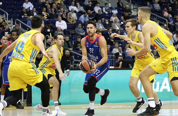 Son dakika: Anadolu Efes, Alba Berlin’i 90-63 mağlup etti