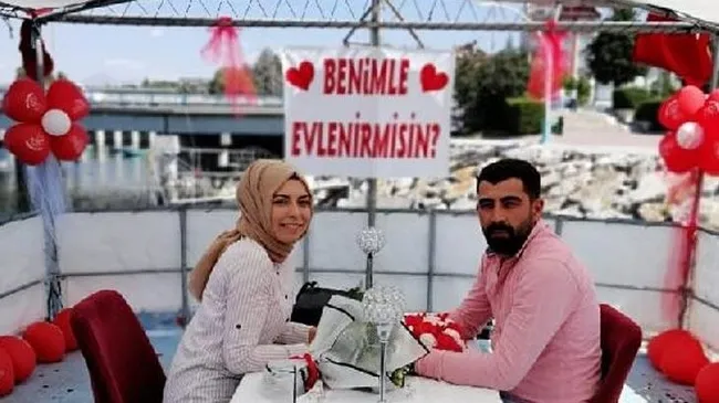 Genç kız sürpriz evlilik teklifinden sonra kalp krizinden öldü! - 2