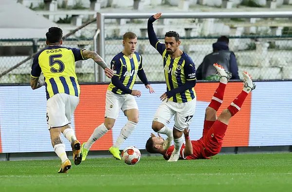 fenerbahce-gule-oynaya-antwerp-0-3-fenerbahce-mac-sonucu-ozet-1636063360640.jpg Fenerbahçe güle oynaya! Antwerp 0-3 Fenerbahçe (MAÇ SONUCU-ÖZET) - 3