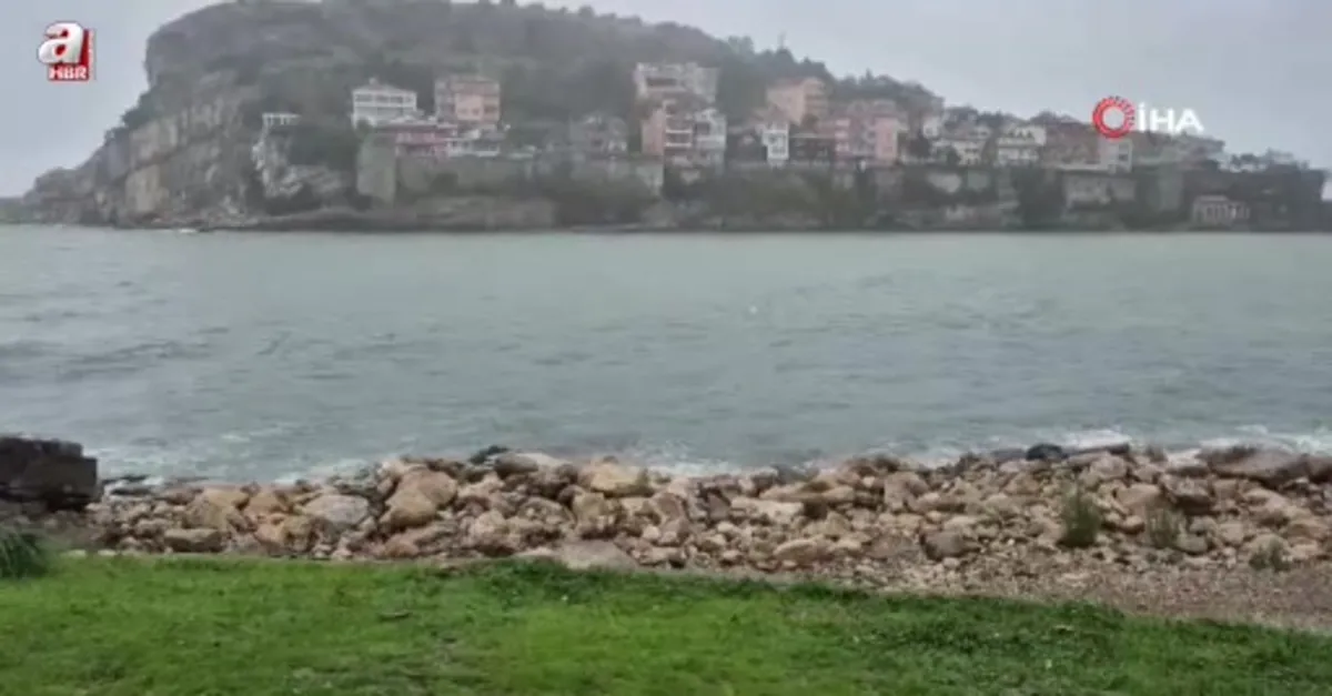 Amasra'da dalga boyu 3 metreye ulaştı