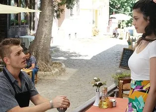 Gençliğim Eyvah’ın yeni bölümünde Zola ve Azra yakınlaşması Ahmet’i çileden çıkarır!