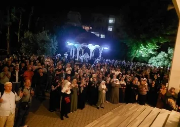 Şehide kabri başında anma