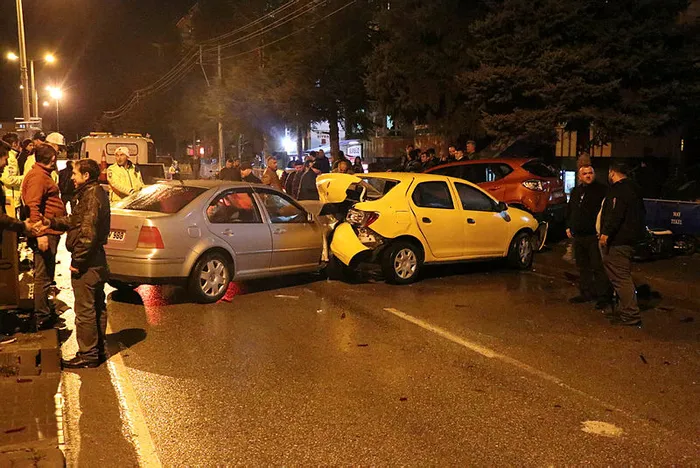 boluda-alkollu-surucu-dehset-sacti-1575092721830.jpg Bolu'da alkollü sürücü dehşet saçtı! - 2