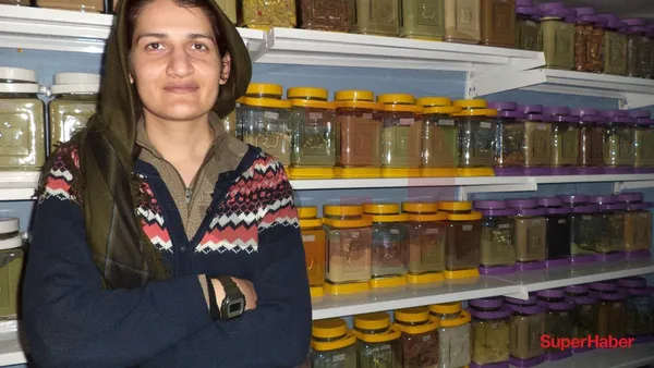 HDP’li Semra Güzel terör kampında! Yeni fotoğraf: Teröristlerle futbol oynamış! - 4