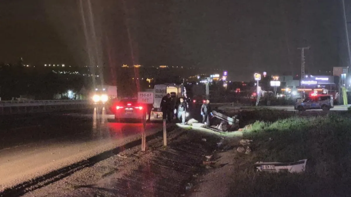 Ankara'da feci kaza: Otomobil takla attı