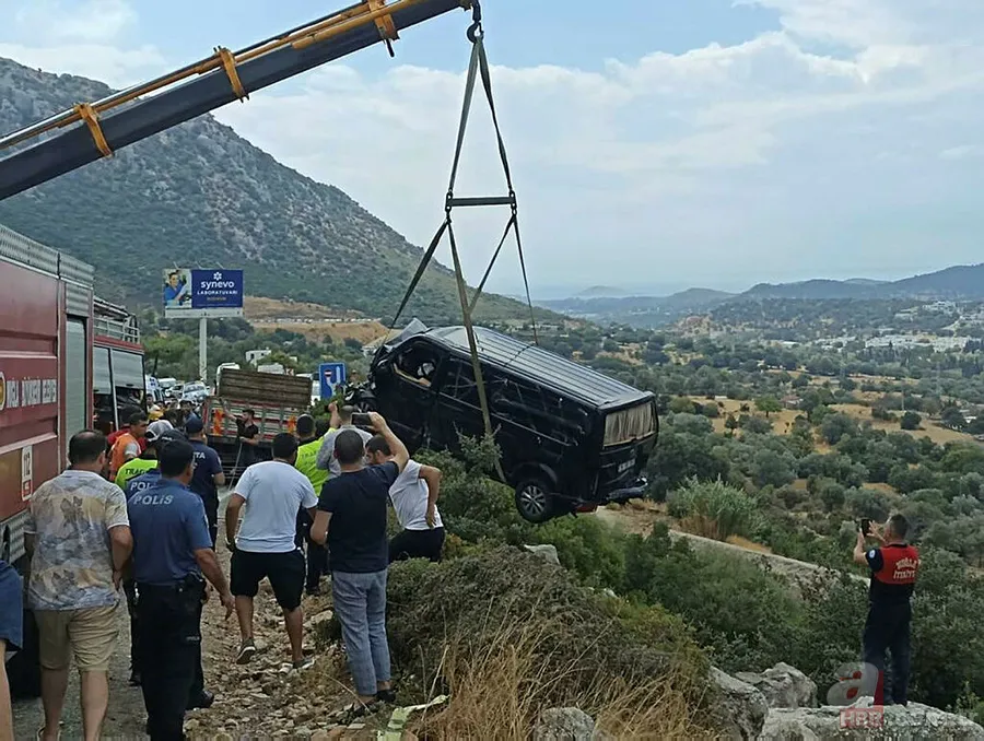 İbrahim Tatlıses trafik kazası geçirdi! Sağlık durumuyla ilgili ilk açıklama geldi 7