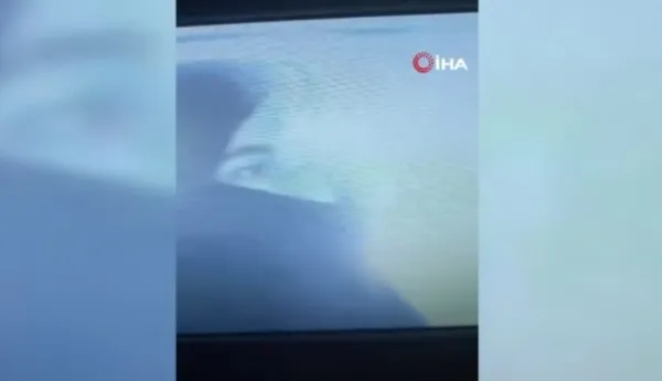kemal-sunal-filmi-gercek-oldu-esenyurtta-carsaf-kamuflajli-hirsizlar-kamerada-1640161575637.jpg Kemal Sunal filmi gerçek oldu! Esenyurt’ta çarşaf kamuflajlı hırsızlar kamerada - 3
