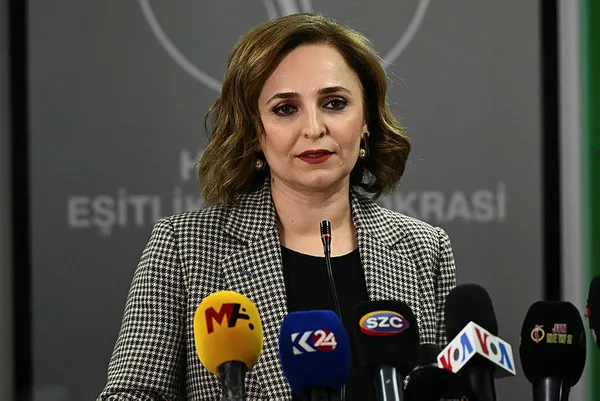 dem-partinin-istanbul-adayi-belli-oldu-kandilin-adaylari-meral-danis-bestas-ve-murat-cepni-1707488370613.jpg DEM Parti'nin İstanbul adayı belli oldu! Kandil'in adayları Meral Danış Beştaş ve Murat Çepni... - 6