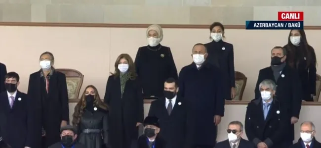 Başkan Erdoğan Azerbaycan’daki tarihi törende mevkidaşı Aliyev ile askerleri böyle selamladı