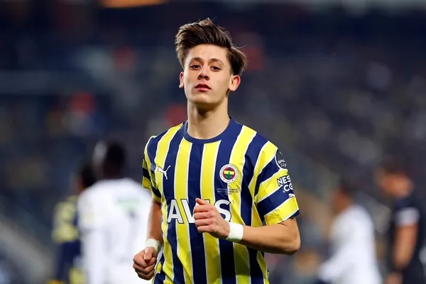 arda-guler-fenerbahceden-ayriliyor-resmi-aciklama-geldi-ismail-kartal-ve-ali-koc-1688568045778.jpg Arda Güler Real Madrid'de! Genç yıldız imza için İspanya'ya gidecek! İşte bonservis bedeli... - 3