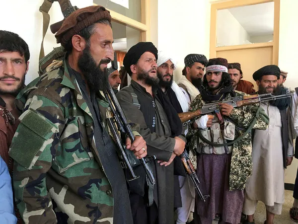 eski-abd-baskani-barack-obamanin-takasta-kullandigi-5-taliban-uyesi-afganistanin-yeni-hukumetinde-yer-aldi-1631137369359.jpg Eski ABD Başkanı Barack Obama'nın takasta kullandığı 5 Taliban üyesi Afganistan'ın yeni hükümetinde yer aldı - 1