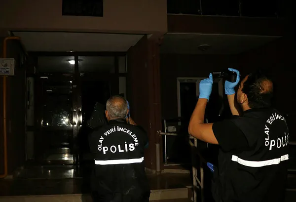 Adana'da defalarca bıçaklanan genç kız ağır yaralandı - 1