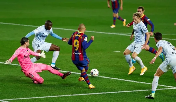 Barcelona Valencia maçında 4 gol | Messi Pele'nin rekoruna ortak oldu - 6