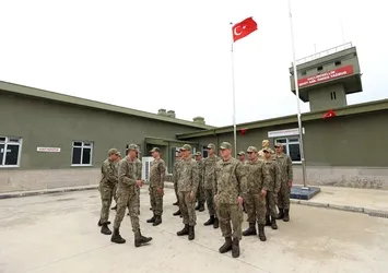 "Hudut kartalları" sınırda bayramlaştı
