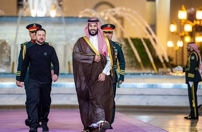 kritik-gorusme-basladi-ukrayna-ve-abd-ciddede-1741686640516.jpg Ukrayna Devlet Başkanı Volodimir Zelenskiy ve Suudi Arabistan Veliaht Prensi Muhammed bin Selman (AFP)