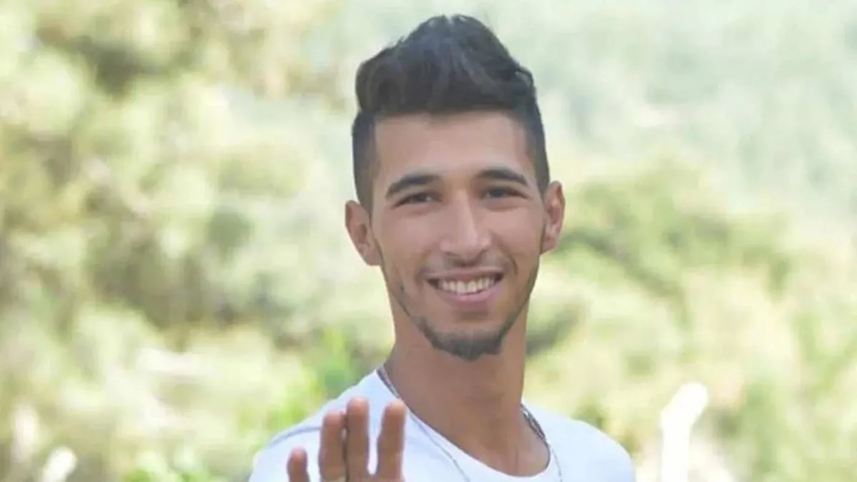 Otomobil elektrik direğine çarptı: 2 ölü,1 yaralı