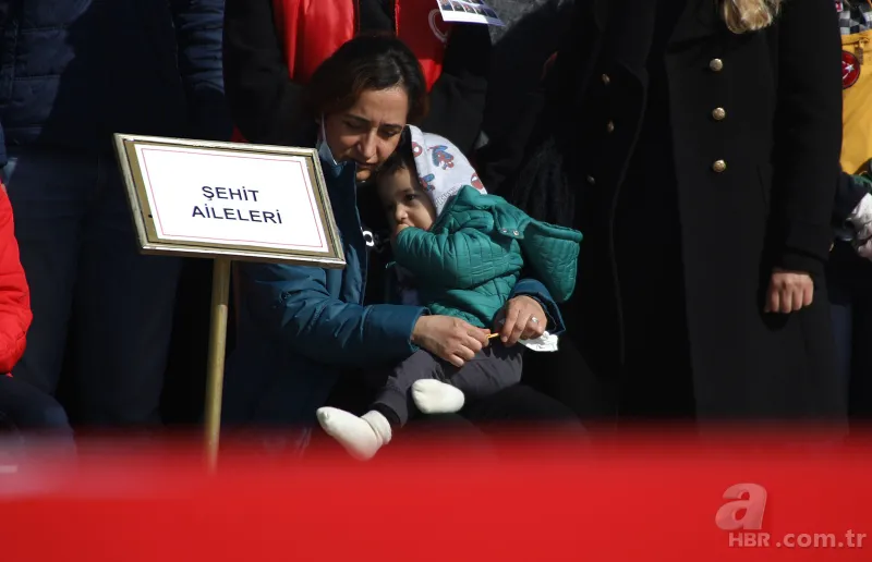 Türkiye Bitlis'te şehit düşen kahramanlarına veda ediyor! Bu acının tarifi yok 11