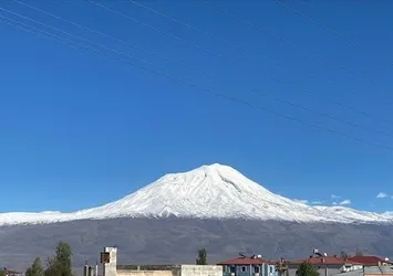 Ağrı Dağı beyaza büründü! Kartpostallık görüntüler