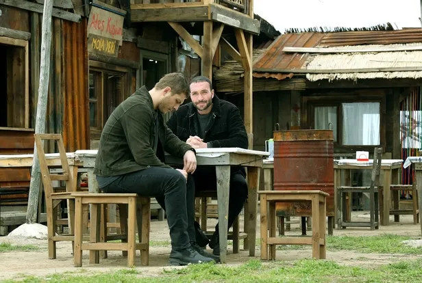 ates-kuslari-yeni-bolum-izle-atv-ates-kuslari-14-bolum-full-hd-kesintisiz-anlik-sifresiz-canli-seyret-gulayse-1682701395680.jpg ATEŞ KUŞLARI 15. bölüm fragmanı yayınlandı mı? ATV Ateş Kuşları 14. bölüm tamamını izle! Gülayşe, Barbaros'un duygularına ne diyecek? - 9